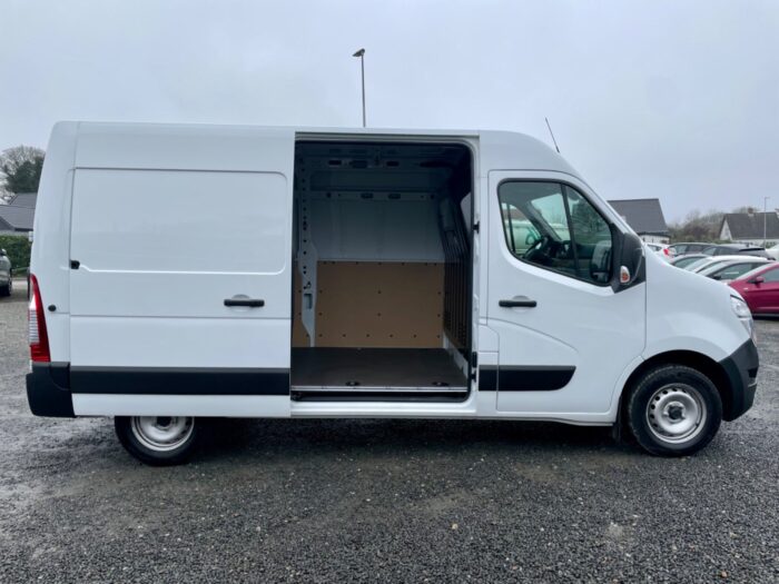 Nissan Interstar dCi 150 L2H2 N-Connecta Van 2025 - Image 6
