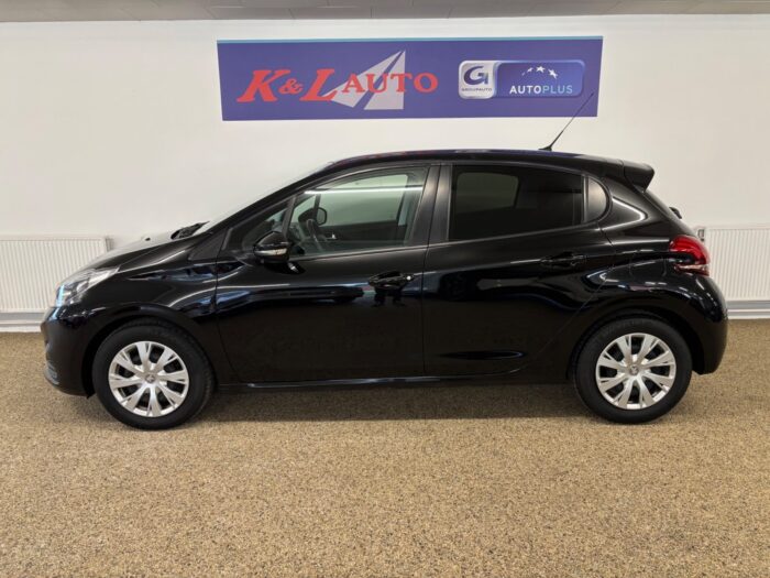 Peugeot 208 BlueHDi 100 Envy 2018 - Image 2