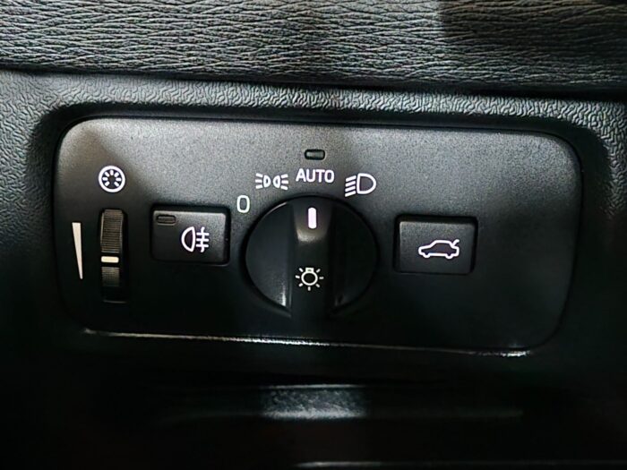 Volvo V40 CC D3 150 Momentum aut. 2017 - Image 16