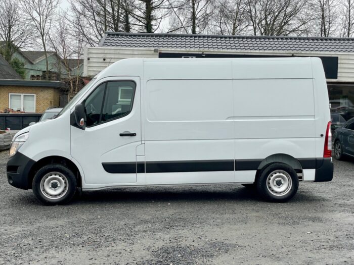 Nissan Interstar dCi 150 L2H2 N-Connecta Van 2025 - Image 3