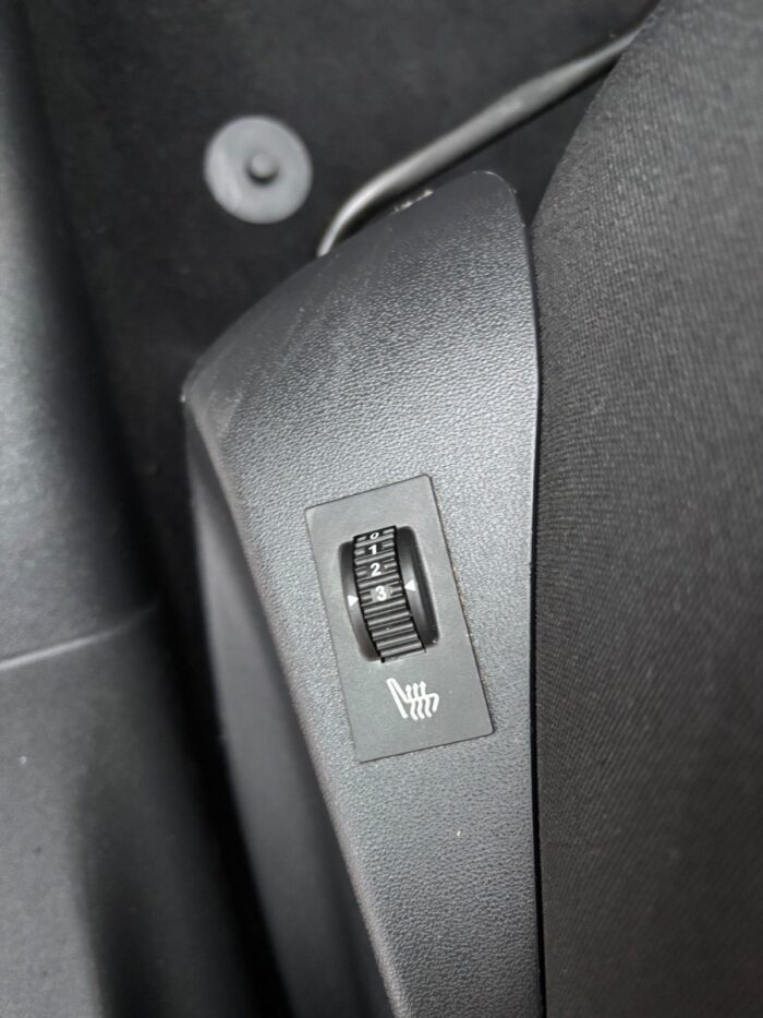 Peugeot 208 BlueHDi 100 Envy 2018 - Image 8