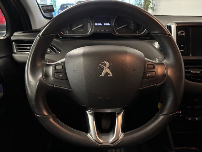 Peugeot 208 BlueHDi 100 Envy 2018 - Image 3