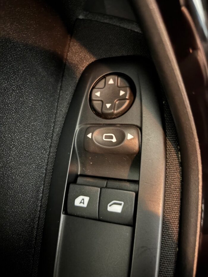 Peugeot 208 BlueHDi 100 Envy 2018 - Image 5