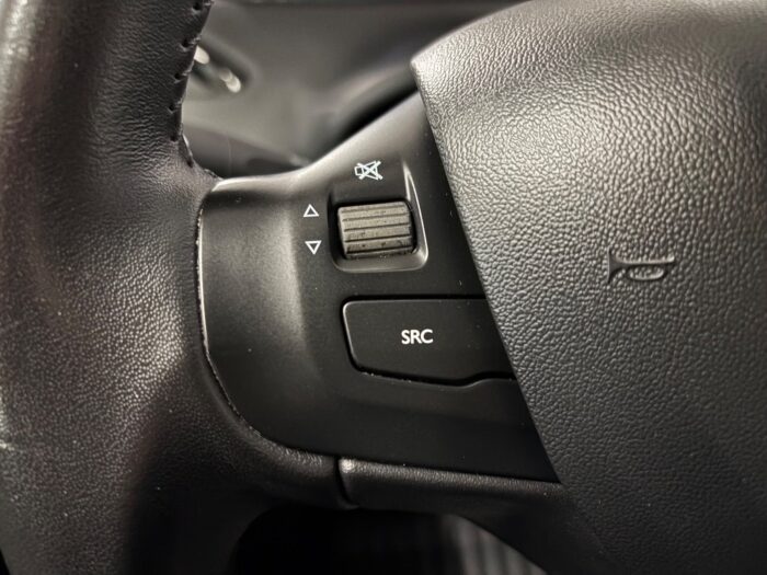 Peugeot 208 BlueHDi 100 Envy 2018 - Image 6
