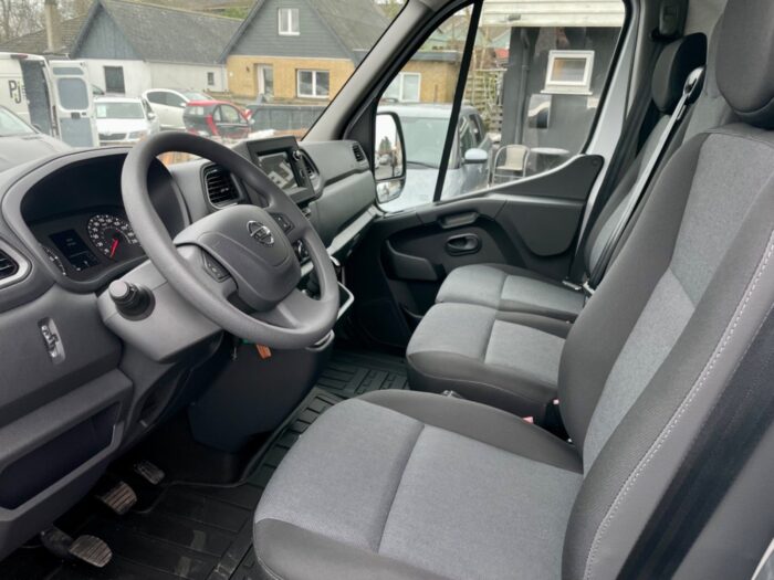 Nissan Interstar dCi 150 L2H2 N-Connecta Van 2025 - Image 7