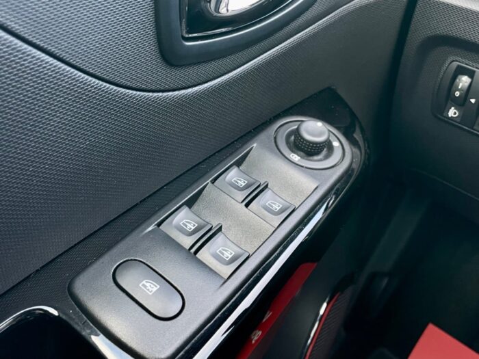 Renault Captur TCe 120 Dynamique EDC 2015 - Image 12