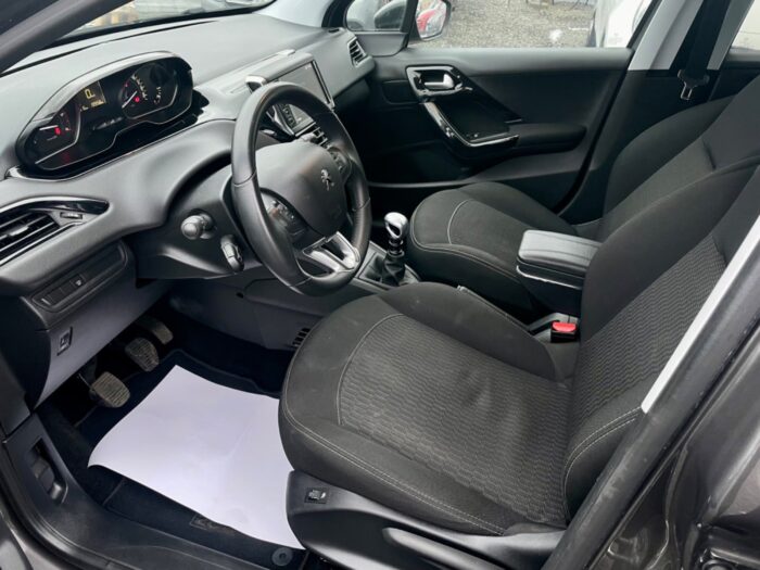 Peugeot 208 BlueHDi 100 Allure 2019 - Image 4