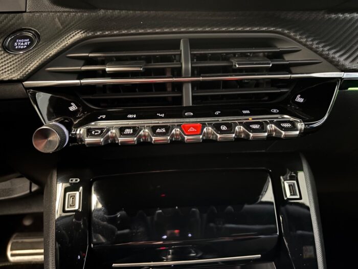 Peugeot e-2008 GT 2022 - Image 11