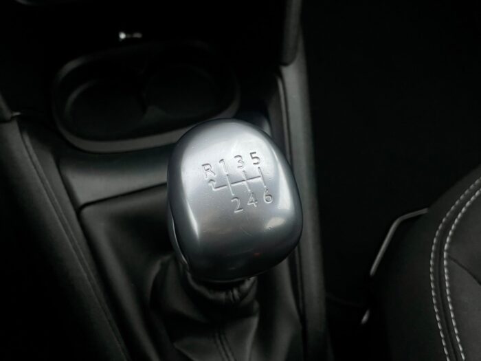 Peugeot 208 BlueHDi 100 Allure 2019 - Image 9