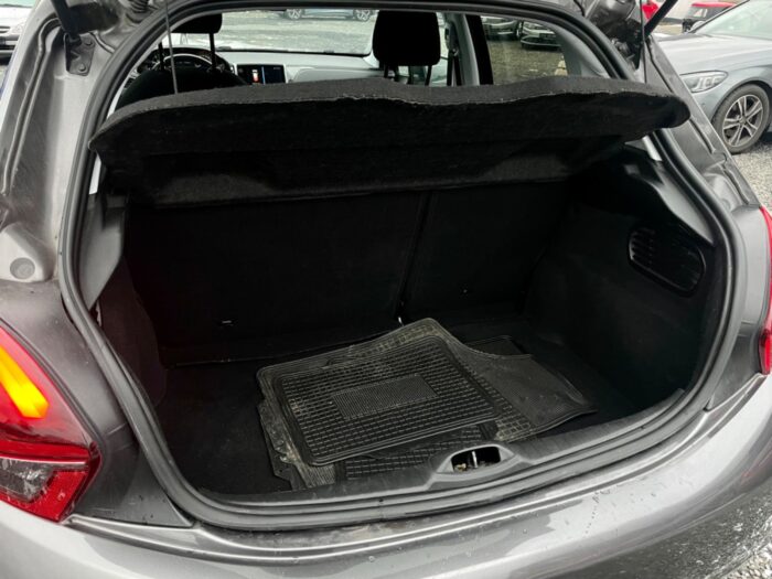 Peugeot 208 BlueHDi 100 Allure 2019 - Image 12