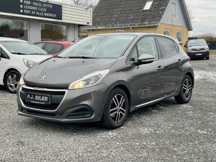 Peugeot 208 BlueHDi 100 Allure 2019 - Image 2