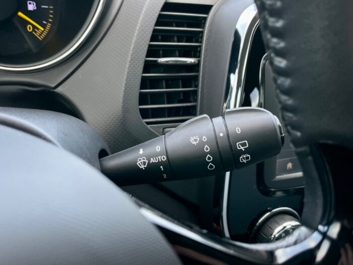 Renault Captur TCe 120 Dynamique EDC 2015 - Image 11