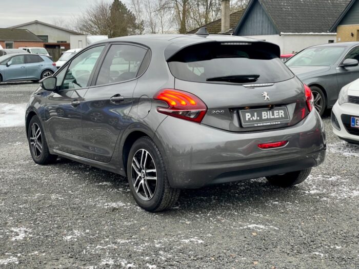 Peugeot 208 BlueHDi 100 Allure 2019 - Image 3