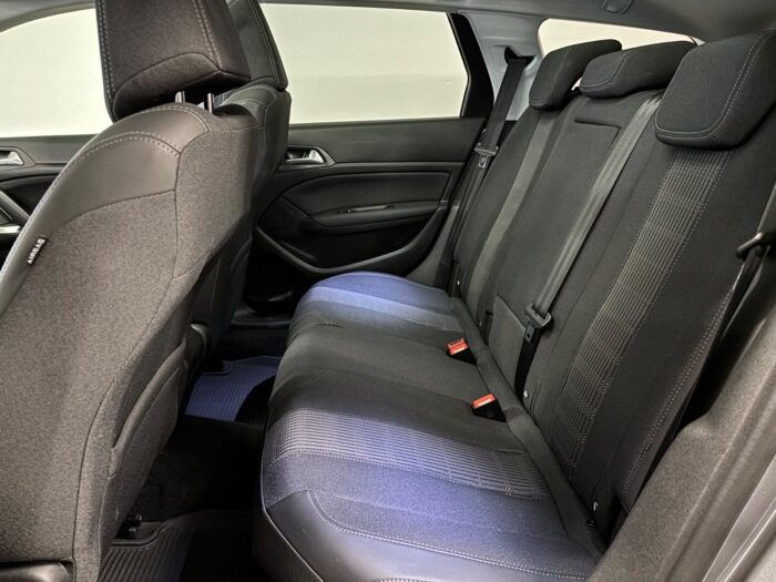 Peugeot 308 BlueHDi 120 Allure SW 2018 - Image 11