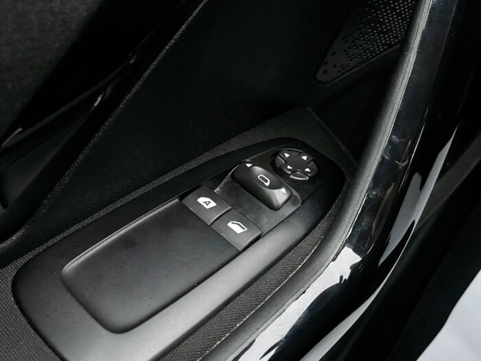 Peugeot 208 BlueHDi 100 Allure 2019 - Image 10