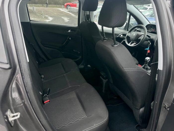 Peugeot 208 BlueHDi 100 Allure 2019 - Image 11
