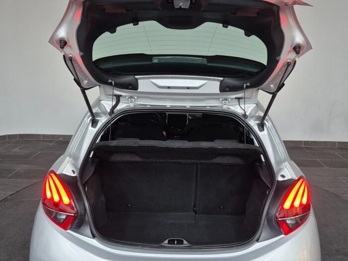 Peugeot 208 BlueHDi 100 Active 2015 - Image 13