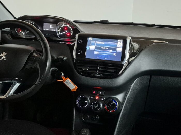 Peugeot 208 BlueHDi 100 Active 2015 - Image 11