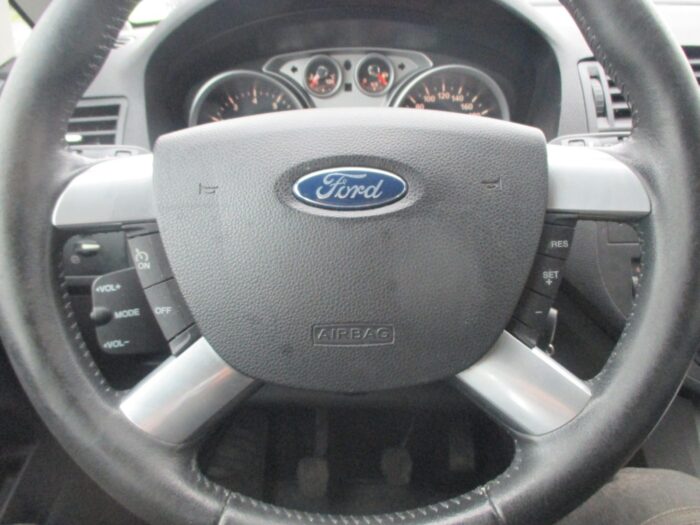Ford C-MAX Ambiente 2010 - Image 11