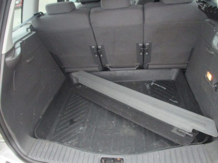 Ford C-MAX Ambiente 2010 - Image 8