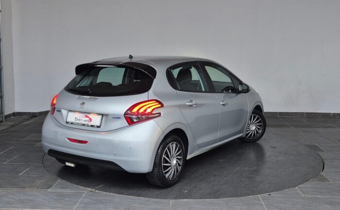 Peugeot 208 BlueHDi 100 Active 2015 - Image 2
