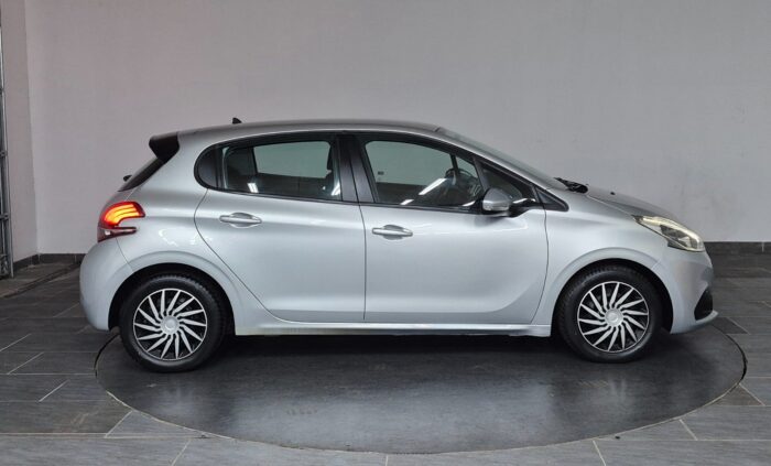 Peugeot 208 BlueHDi 100 Active 2015 - Image 3