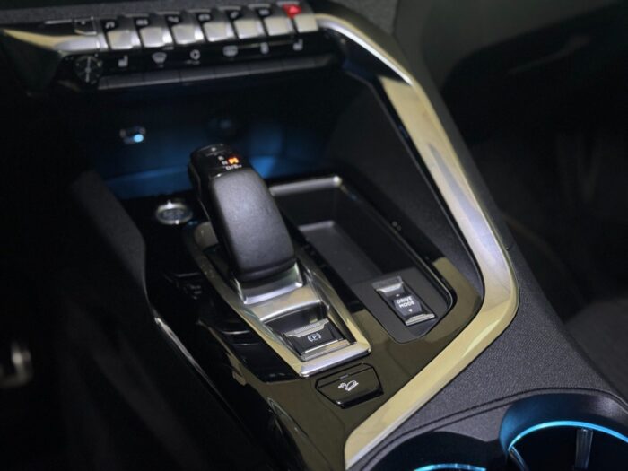 Peugeot 3008 Hybrid4 GT EAT8 2020 - Image 11