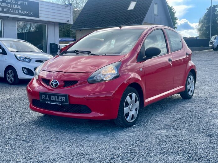 Toyota Aygo  2008 - Image 2