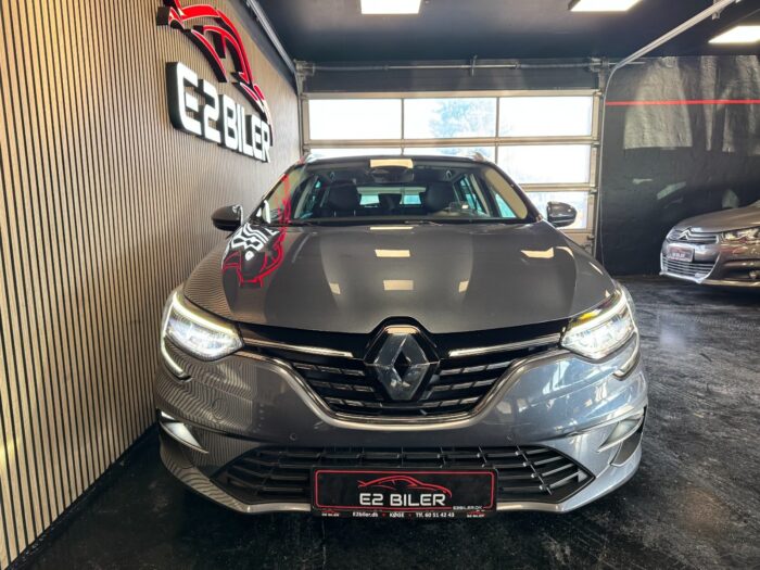 Renault Megane IV E-Tech Intens Sport Tourer 2022 - Image 2