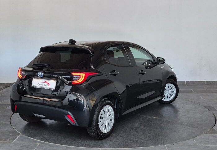 Toyota Yaris Hybrid Active Tech e-CVT 2021 - Image 3