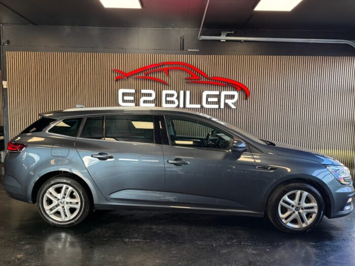 Renault Megane IV E-Tech Intens Sport Tourer 2022 - Image 7