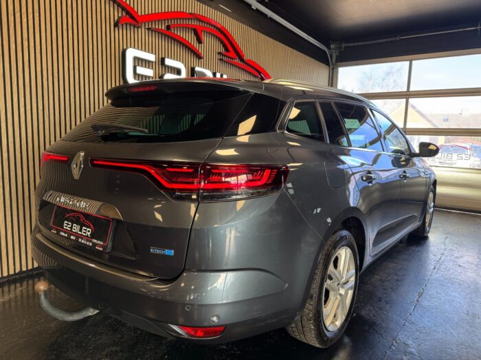 Renault Megane IV E-Tech Intens Sport Tourer 2022 - Image 6