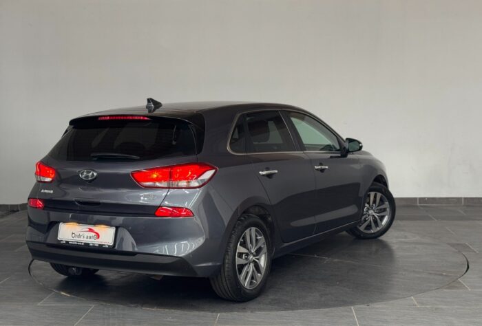 Hyundai i30 T-GDi Premium 2017 - Image 2