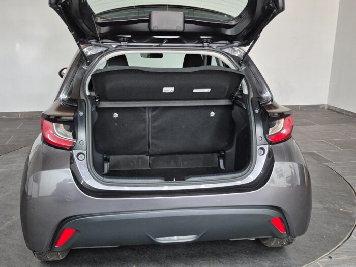 Mazda 2 Hybrid Agile CVT 2023 - Image 16