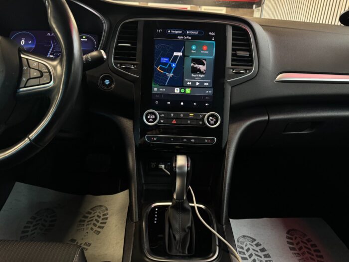 Renault Megane IV E-Tech Intens Sport Tourer 2022 - Image 10