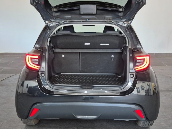 Toyota Yaris Hybrid Active Tech e-CVT 2021 - Image 18