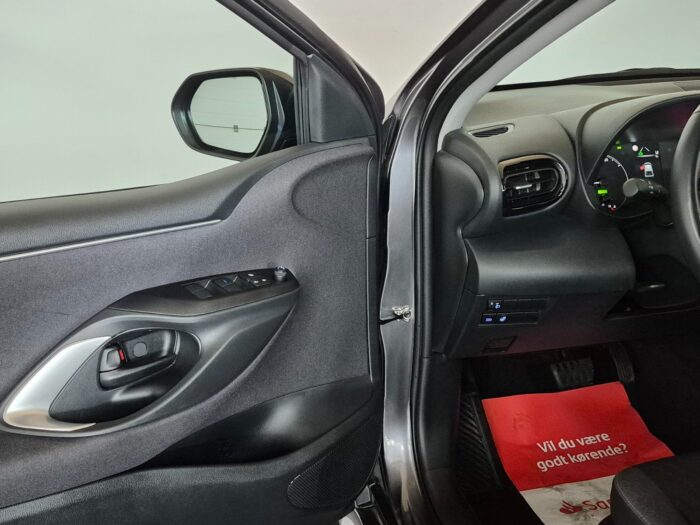 Mazda 2 Hybrid Agile CVT 2023 - Image 12