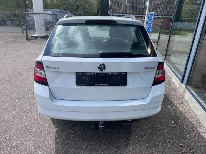 Skoda Fabia TSi 90 Ambition Combi 2017 - Image 5