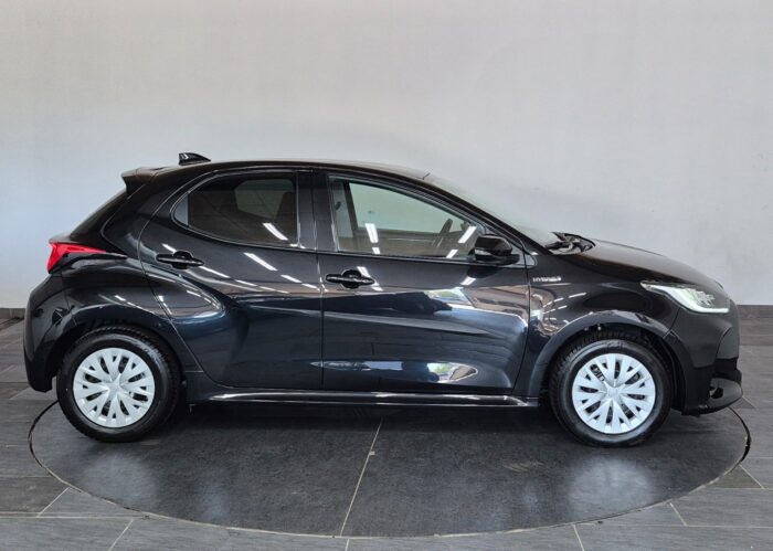 Toyota Yaris Hybrid Active Tech e-CVT 2021 - Image 4
