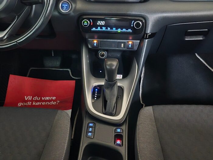 Toyota Yaris Hybrid Active Tech e-CVT 2021 - Image 15