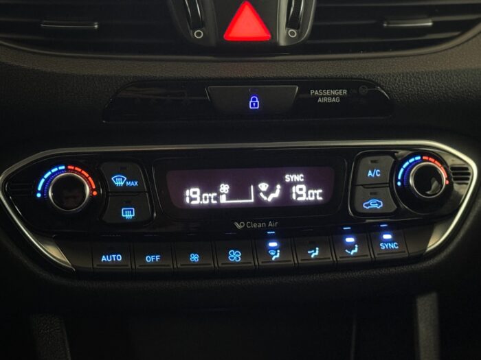 Hyundai i30 T-GDi Premium 2017 - Image 11