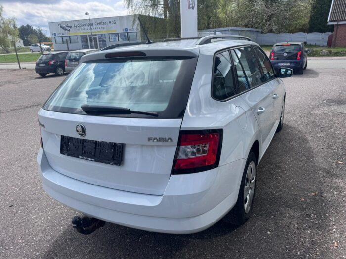Skoda Fabia TSi 90 Ambition Combi 2017 - Image 4