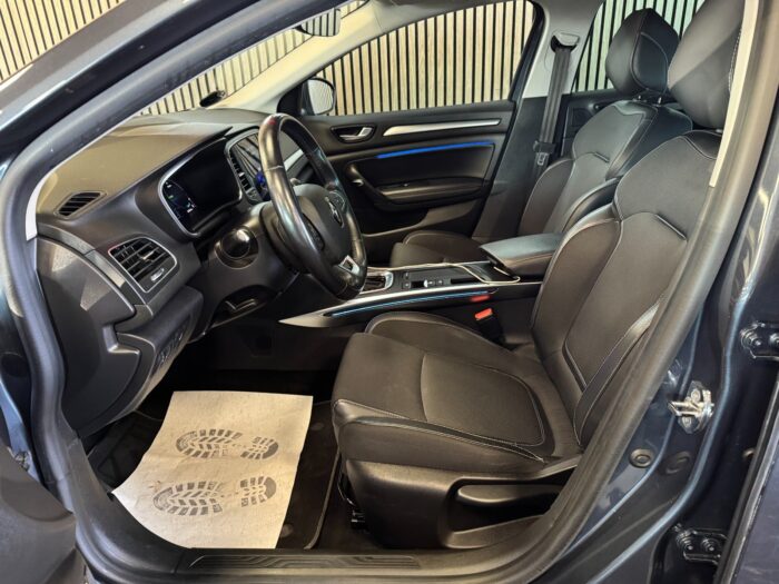 Renault Megane IV E-Tech Intens Sport Tourer 2022 - Image 14