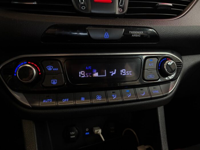 Hyundai i30 T-GDi Life Komfort 2019 - Image 19