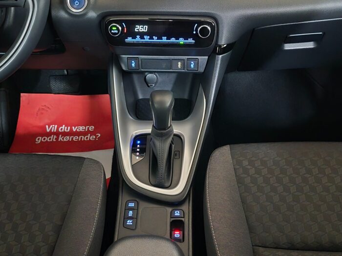 Mazda 2 Hybrid Agile CVT 2023 - Image 13