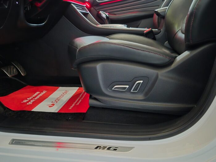 MG EHS PHEV Luxury 2022 - Image 13