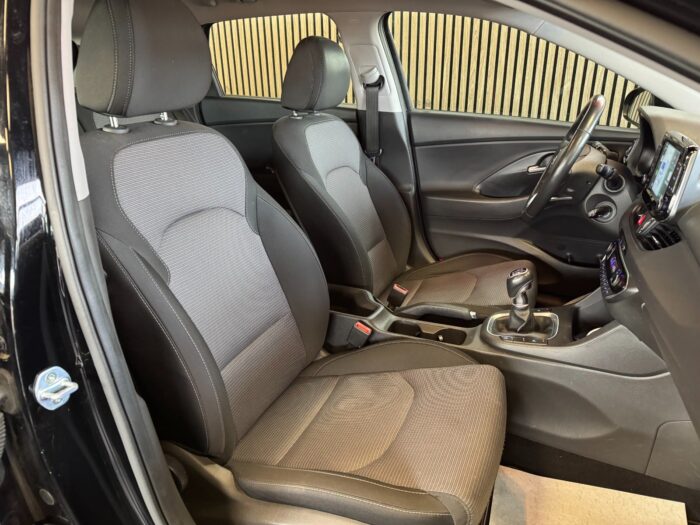 Hyundai i30 T-GDi Life Komfort 2019 - Image 17
