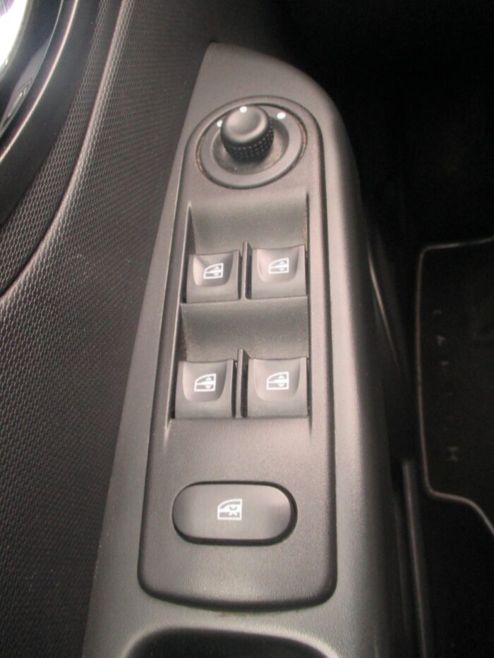 Renault Captur TCe 90 Expression 2015 - Image 11