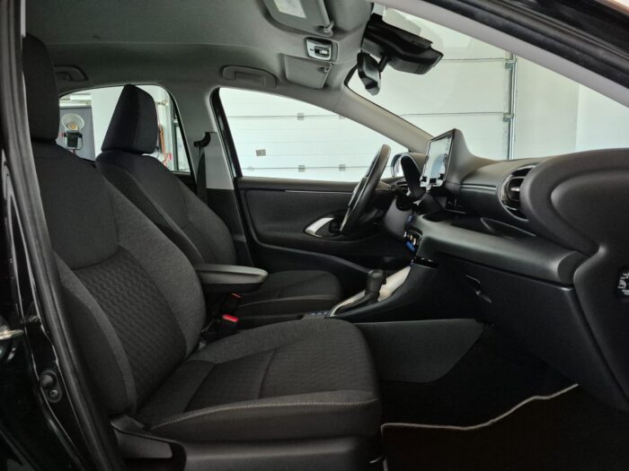 Toyota Yaris Hybrid Active Tech e-CVT 2021 - Image 11