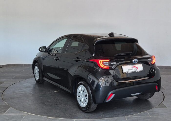 Toyota Yaris Hybrid Active Tech e-CVT 2021 - Image 8
